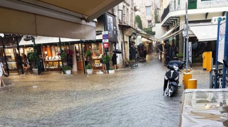 Χανιά: Προβλήματα από τη νεροποντή σε πολλά σημεία της πόλης - Εικόνες