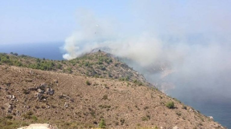 Σε ύφεση η πυρκαγιά στις Αμάδες Χίου