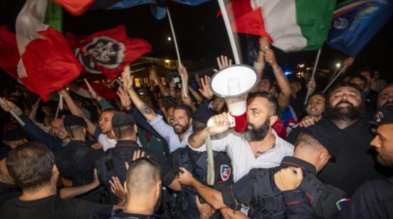 Διαδηλώσεις στη Ρώμη για την άφιξη των μεταναστών του Diccioti