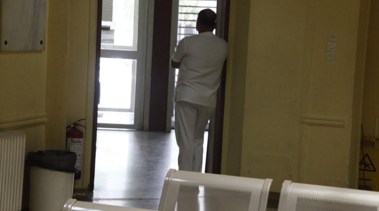 ΕΙΝΑΠ: Εφημερίες γιατρών με 2,5 ευρώ την ώρα και τεράστια κενά