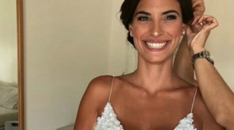 Η Χριστίνα Μπόμπα δείχνει τα μαλλιά και το μακιγιάζ της