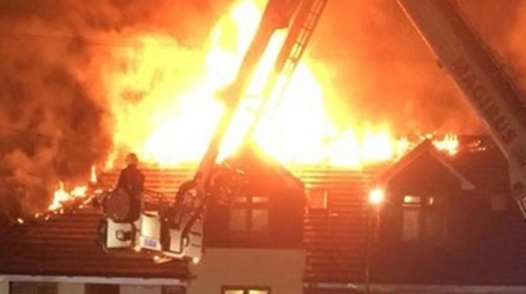 Μεγάλη φωτιά σε δημοτικό σχολείο στο Λονδίνο