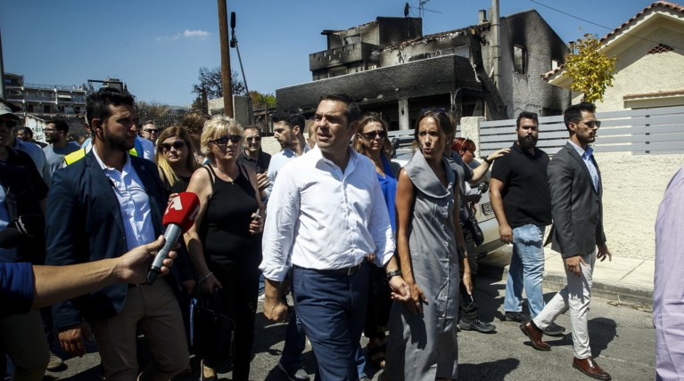 Επίσκεψη Τσίπρα στο Μάτι με υποσχέσεις: Θα έρχομαι κάθε μήνα