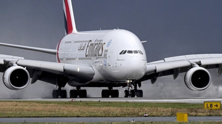Εκατό επιβάτες του αεροσκάφους της Emirates ασθένησαν κατά την πτήση