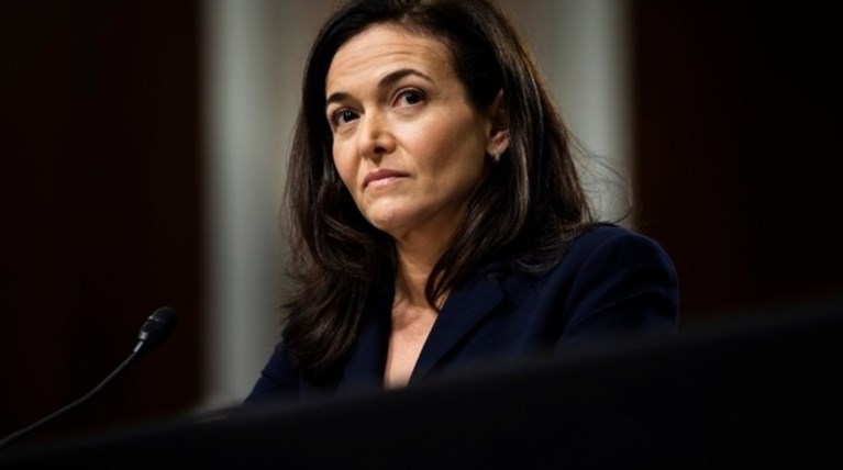 Στελέχη του Facebook και του Twitter καταθέτουν στην Επιτροπή της Γερουσίας