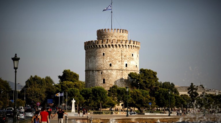 Πήγαν να πετάξουν φέιγ βολάν από τον Λευκό Πύργο-5 προσαγωγές