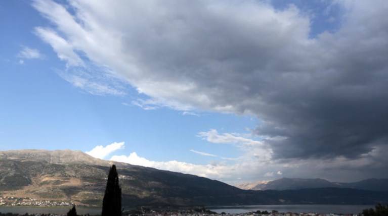 Νεφώσεις με πιθανότητα τοπικών βροχών στα ηπειρωτικά