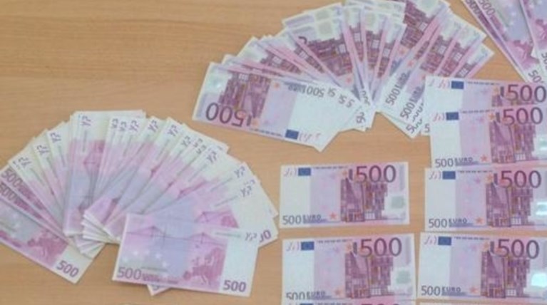 Aνήλικοι αγόρασαν πλαστά 50ευρα από το διαδίκτυο και άρχισαν τα ψώνια