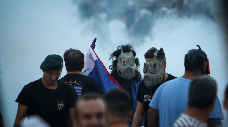 Συνεχίζονται τα επεισόδια στη Θεσσαλονίκη - Πετροπόλεμος στον Λευκό Πύργο