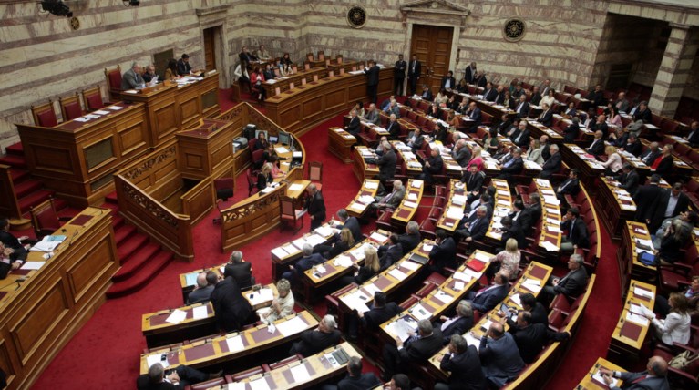 Επικριτικά σχόλια της αντιπολίτευσης για τις υποσχέσεις Τσίπρα