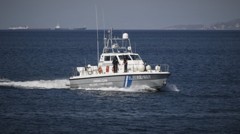Σώοι τέσσερις επιβαίνοντες σε ακυβέρνητο ιστιοφόρο στη Σκιάθο
