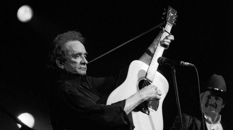 «Γεια σας, είμαι ο Johnny Cash», ο μουσικός και ο μύθος του