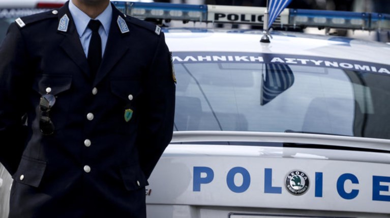 Xειροπέδες σε σπείρα που έκλεβε από ΙΧ στα Ν. Προάστια