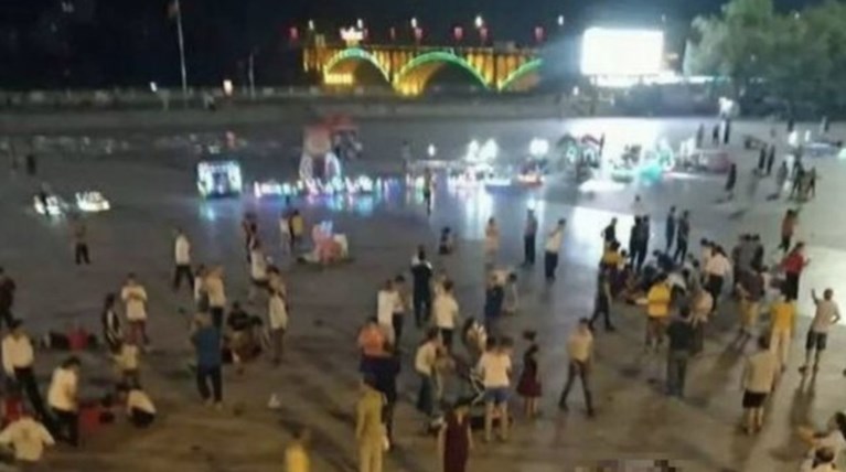 Αυτοκίνητο έπεσε σε πεζούς στην Κίνα - Τουλάχιστον 3 νεκροί