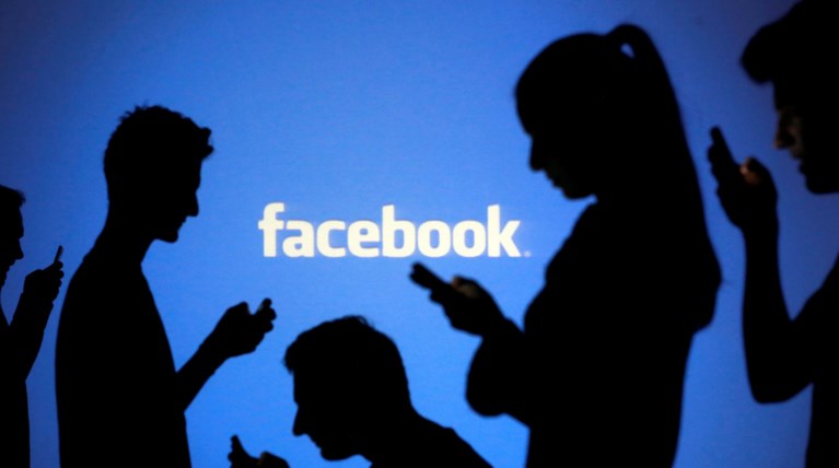 Πόσοι Έλληνες χρησιμοποιούν Facebook - Έρευνα