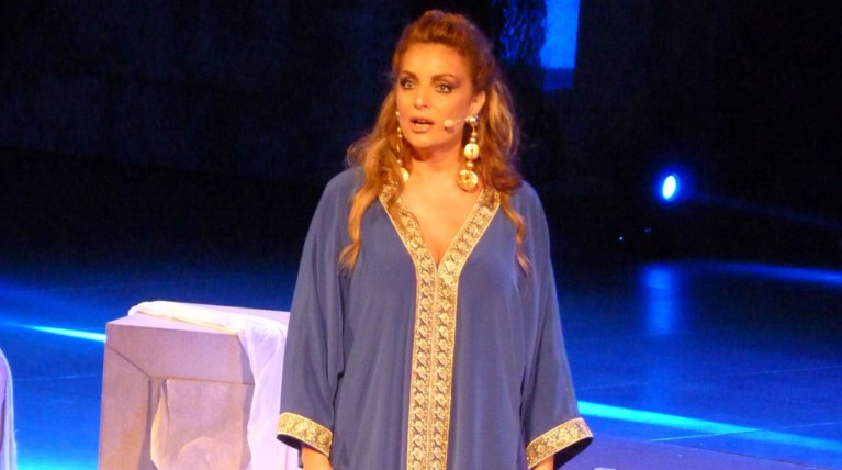 Η Άντζελα Γκερέκου ξανά ηθοποιός: Η εντυπωσιακή εμφάνιση στο Ηρώδειο