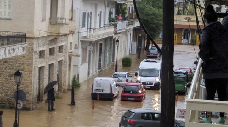 Κυκλώνας Ζορμπάς: Κλήσεις για απεγκλωβισμούςστην Πυροσβεστική