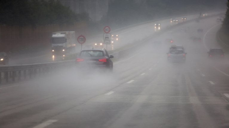Άνοιξε η παλιά εθνική προς Κόρινθο, διακοπή στην Λ. Μαραθώνος
