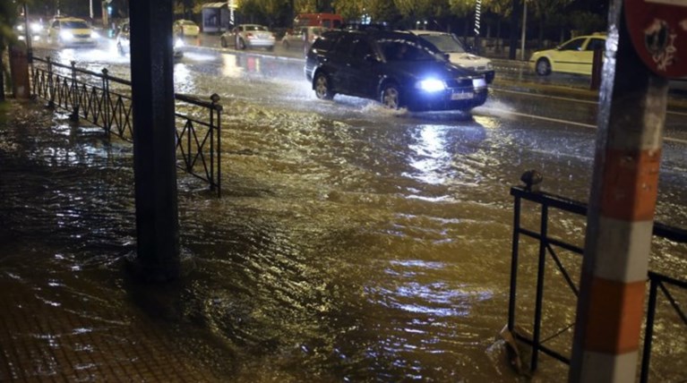 Ποιοι δρόμοι παραμένουν κλειστοί στην Αττική λόγω κακοκαιρίας