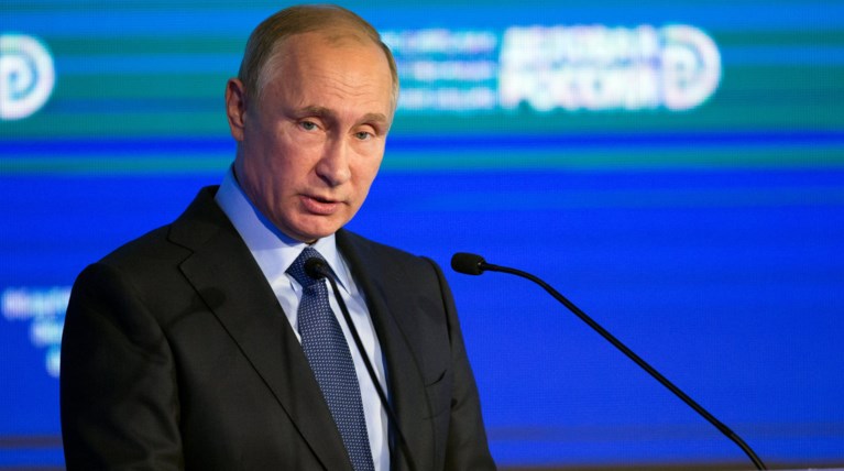 Πούτιν: Οι κυρώσεις της Ουάσιγκτον υπονομεύουν την εμπιστοσύνη στο δολάριο