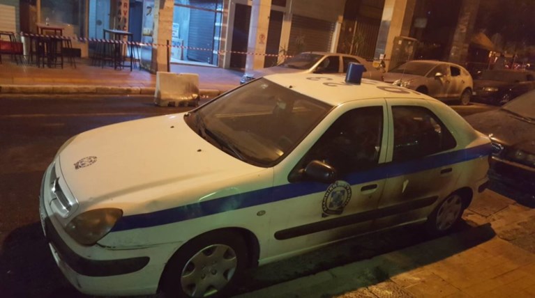 Μάρτυρας επίθεσης στην Ομόνοια: Πετούσαν μπουκάλια & κατέστρεφαν