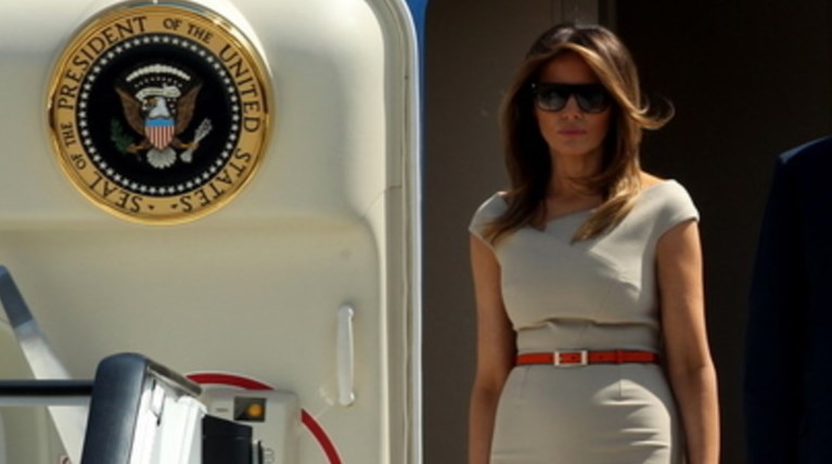 Πτήση θρίλερ για τη Μελάνια- Καπνοί στην καμπίνα από βλάβη