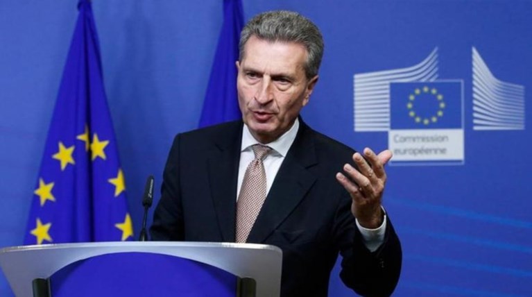 Έτινγκερ: Διαψεύδει ότι η Κομισιόν απέρριψε τον ιταλικό προϋπολογισμό