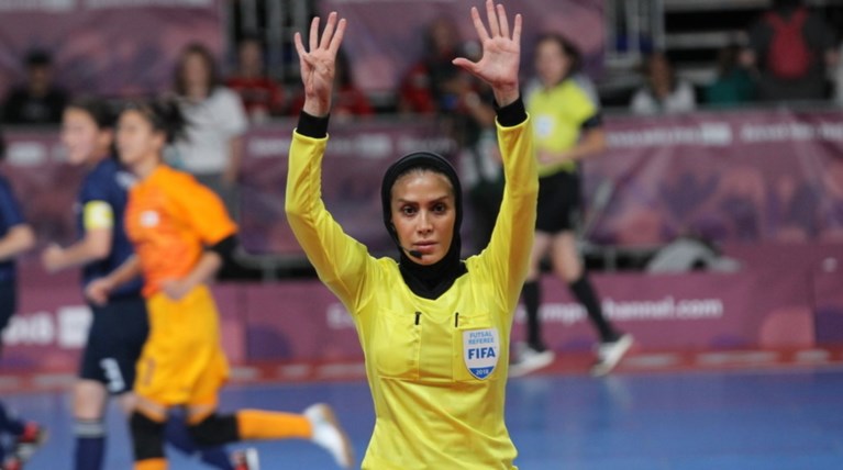 Η πρώτη γυναίκα διαιτητής futsal από το Ιράν