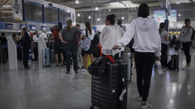 DW: Πώς το Brexit επηρεάζει τα αεροπορικά ταξίδια