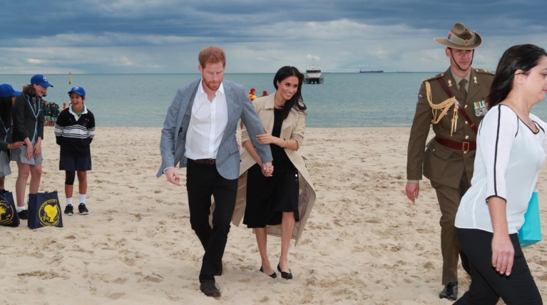 Χαμός με το μυστηριώδες μαύρο δαχτυλίδι του πρίγκιπα Χάρι - Τι συμβολίζει