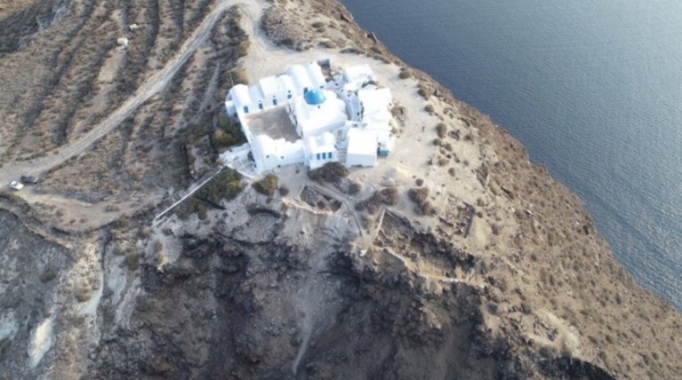 Ξύλο ελιάς αλλάζει τη χρονολόγηση της έκρηξης του ηφαιστείου της Σαντορίνης