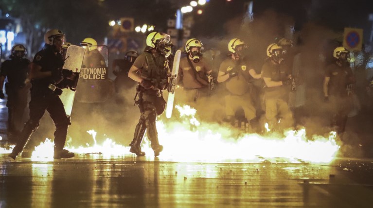 Διπλή επίθεση με μολότοφ στα Εξάρχεια κατά αστυνομικών