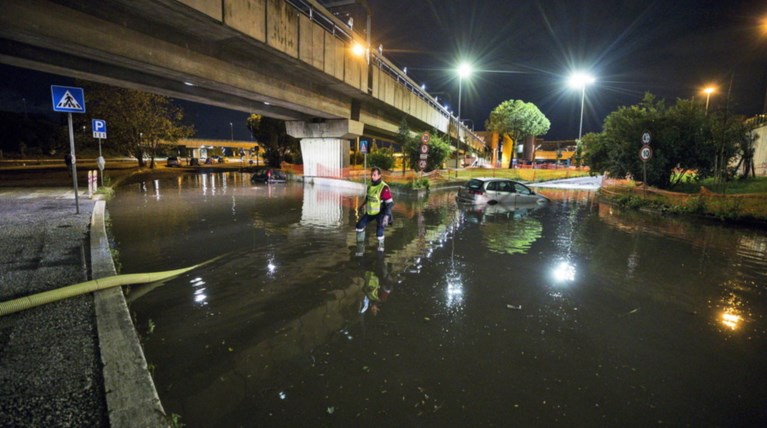 Πρωτοφανείς εικόνες από την ισχυρή χαλαζόπτωση στην Ρώμη