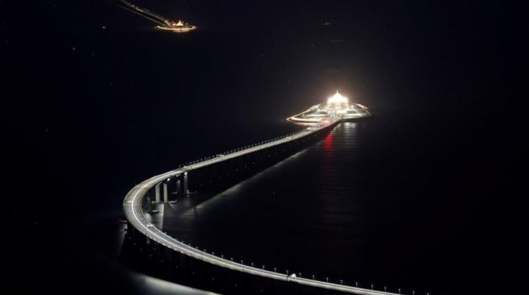 Κίνα: Παραδίδεται την Τετάρτη η μακρύτερη θαλάσσια γέφυρα του κόσμου