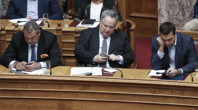 Εσωστρέφεια διαρκείας φέρνουν οι κόντρες Καμμένου-Κοτζιά