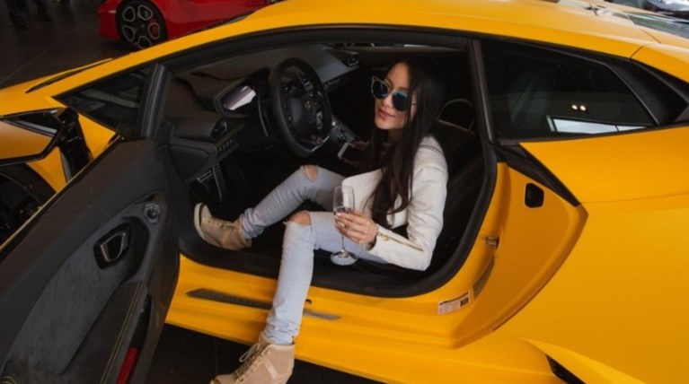 Κίνα: Οι νεόπλουτοι «σκοντάφτουν» στο Διαδίκτυο