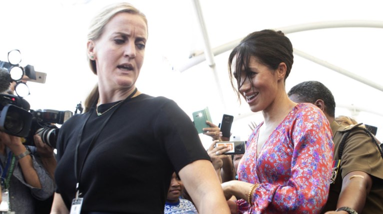 Ποια είναι η γυναίκα που έχει γίνει σκιά της εγκύου Μέγκαν