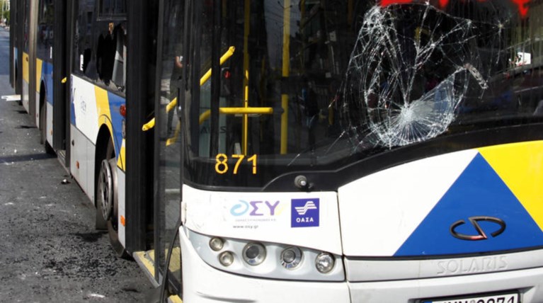 Πέντε επιθέσεις με πέτρες και αεροβόλα σε λεωφορεία του ΟΑΣΑ