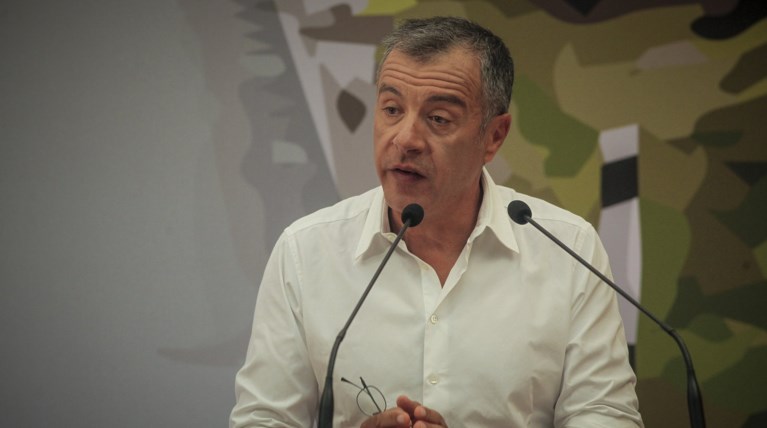 Θεοδωράκης για θάνατο ομογενή: Να δείξουμε αυτοσυγκράτηση