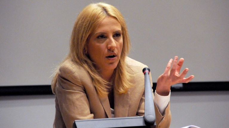Ευθύνες στην Πυροσβεστική ρίχνει η Δούρου για το Μάτι