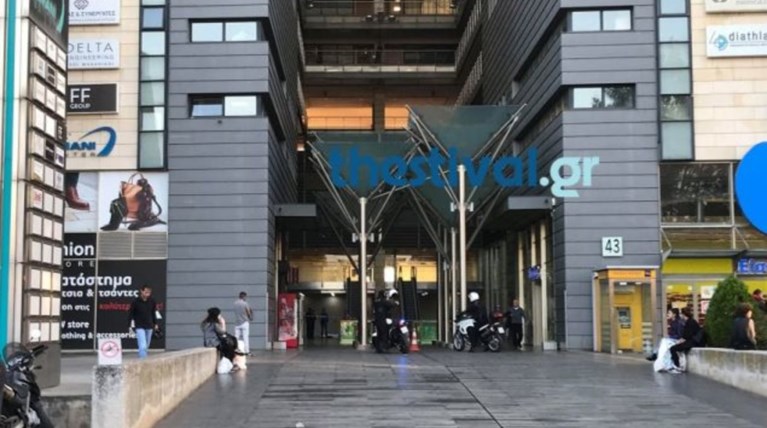 Αυτοκτονία-σοκ σε εμπορικό κέντρο στην Θεσσαλονίκη: Ανδρας έπεσε από τον 5ο