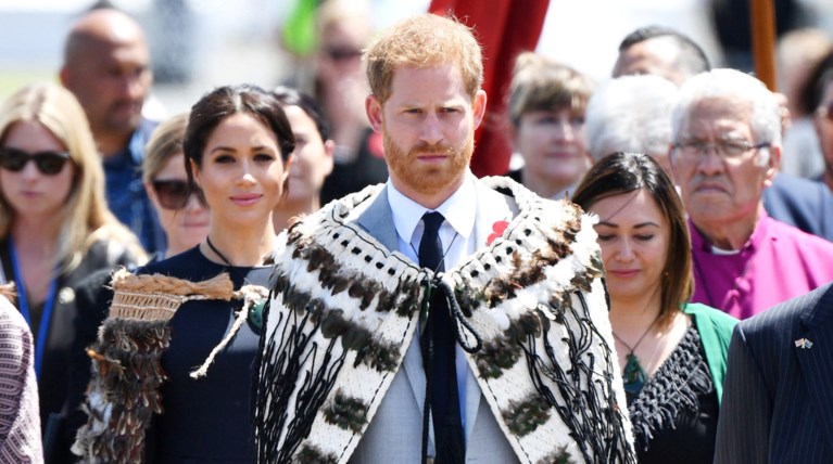 Ξέμεινε από ρούχα η Μέγκαν; Φόρεσε ρούχο του Χάρι και της ήταν τεράστιο!