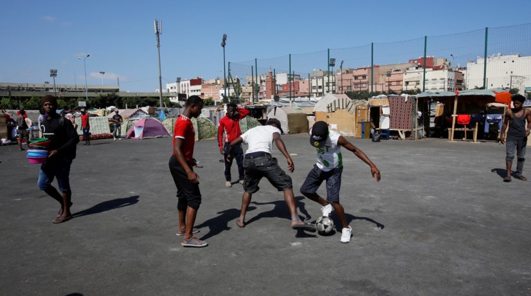 Πάνω από 400 ευάλωτοι πρόσφυγες μεταφέρονται από τα νησιά