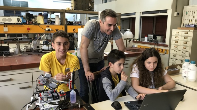 Η ελληνική ομάδα στην Ολυμπιάδα Ρομποτικής στην Ταϊλάνδη