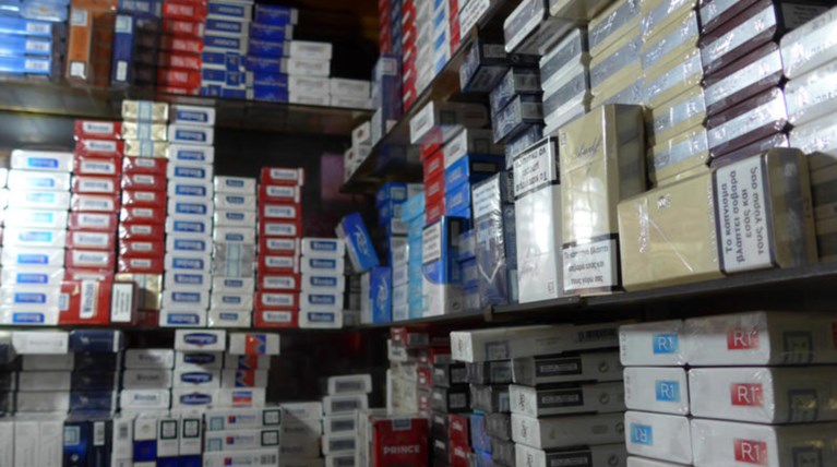 Μεγάλες ποσότητες λαθραίων καπνικών προϊόντων από 8μελές κύκλωμα