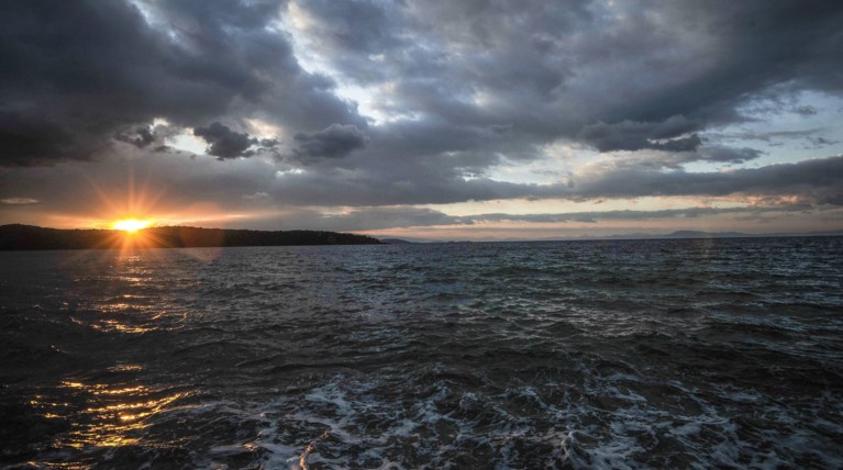 Συννεφιά με τοπικές βροχές μετά το μεσημέρι