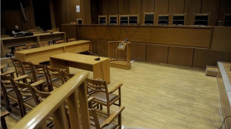 Δημοτικός υπάλληλος απολύθηκε επειδή ζούσε με τη σύνταξη της νεκρής μητέρας