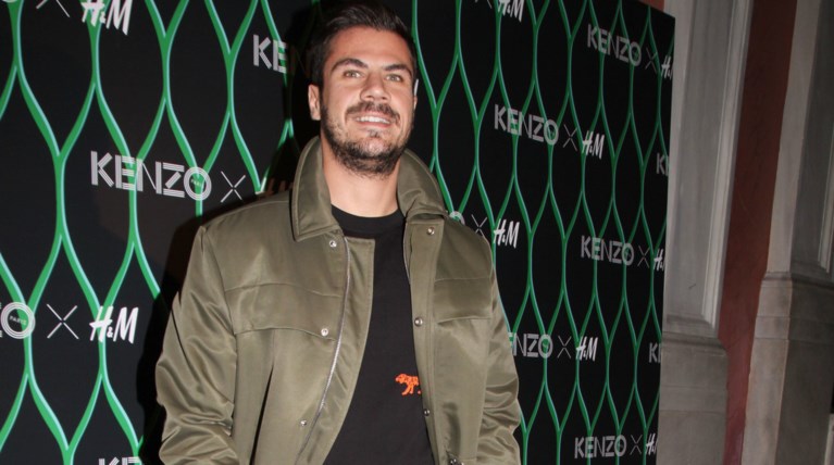 Απολογείται ο Άκης Πετρετζίκης: Σε καμία περίπτωση δεν απαξιώ τα 800 ευρώ