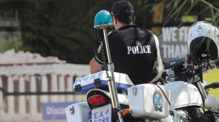 Κρήτη: Μεθυσμένος ιερέας σε κατάσταση αμόκ δάγκωσε αστυνομικούς