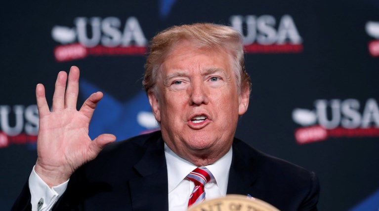 Τραμπ: Ετοιμάζει γραπτές απαντήσεις στον εισαγγελέα Μιούλερ